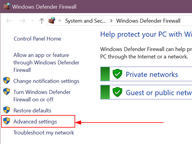 La opción de ajustes avanzados en el panel izquierdo de la aplicación firewall de Windows Defender aparece en un rectángulo rojo.