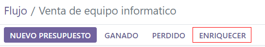 Función de botón de enriquecimiento manual en un recuadro rojo en el lead de CRM.