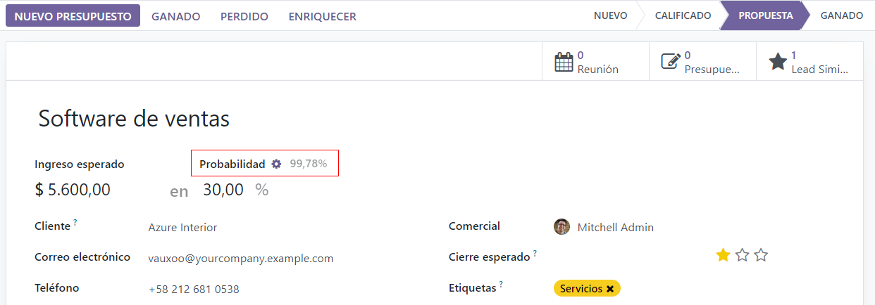 El icono de engranaje que se usa para volver a activar la actualización automática en el formulario de una oportunidad.