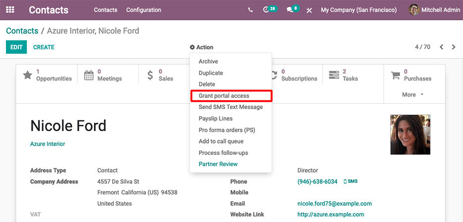 La aplicación Contactos muestra cómo otorgar acceso al portal a los usuarios.